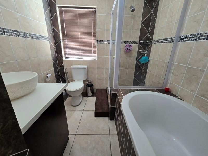 5 Bedroom Property for Sale in Golden Mile Western Cape